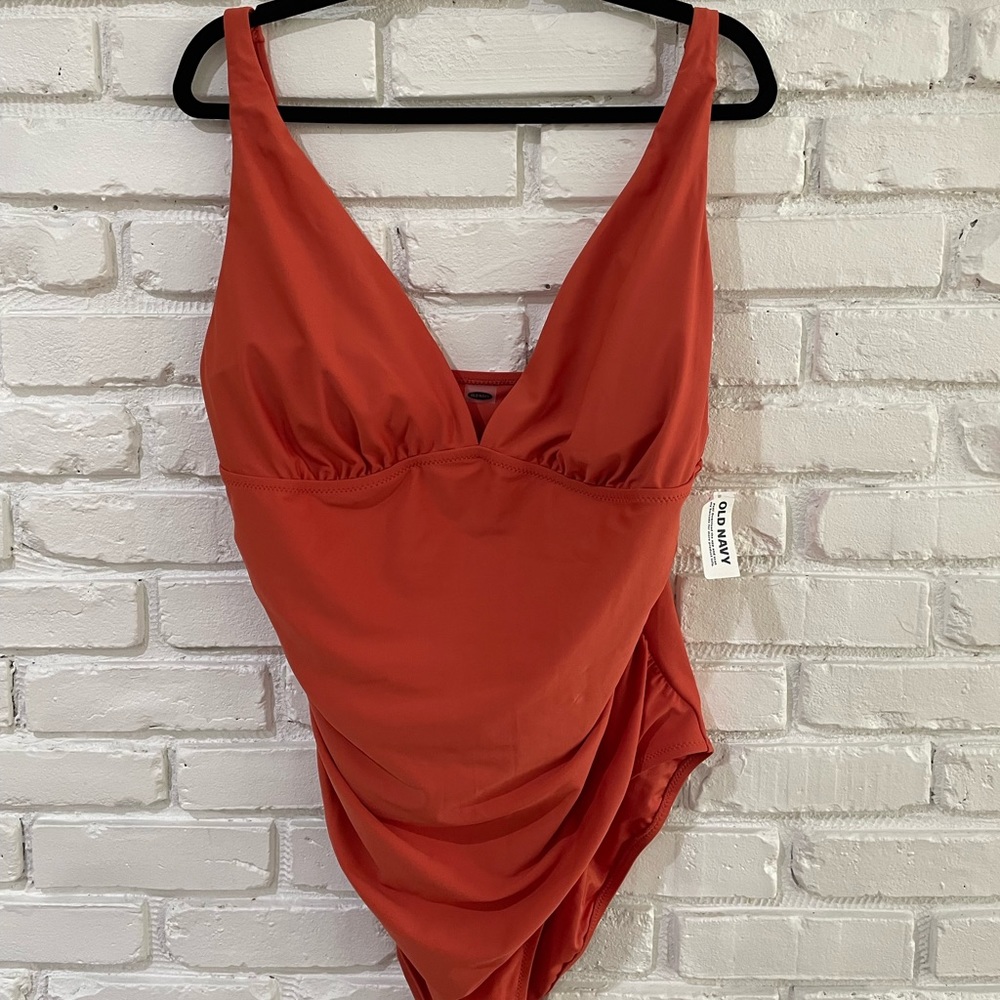 One piece Old Navy size 2x bathing suit NWT
